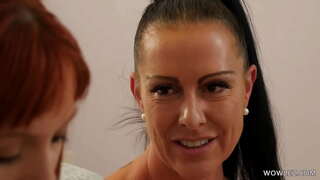 Rijpe Lesbische Vriendinnen Hebben Sex Voor De Eerste Keer