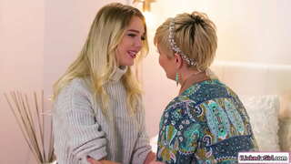 Duże cycki mamuśki tyłek lizał w a Małe cycki lesbijki kochanie