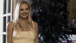 Милфа Lauren Phillips i podekscytowany nastolatek Paisley Porter w kolejce jadą konno na członku, Gryzienie ogromne męskie mięso.