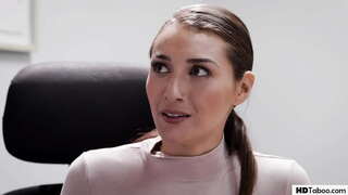 Голем газ асистент имаат секс со неа во брак шеф