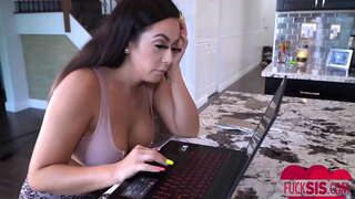 Sis ស្រឡាញ់ខ្ញុំ-Kiki Klout