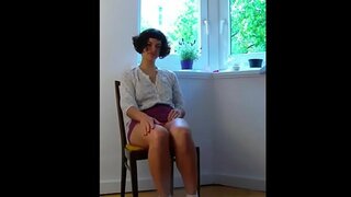 Laska z owłosioną cipką i owłosionymi dołami Selfie podnieca się do orgazmu