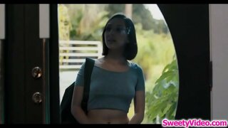 Seksowna masażystka być cięte nożyczkami ze swoją klientką lesbijką