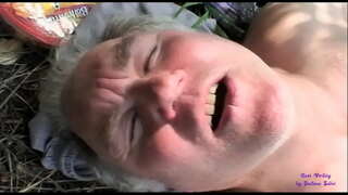 ���ัยสำส่อนนมองเห็นสองคนเก่าของคนโคตรในชนบทเปิดแล้วมาร่วมกับพวกเขา