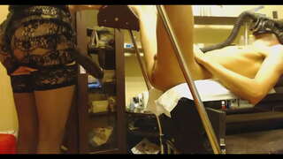 Chłopak Wsadził Gigantyczny Strap-on Sobie W dupę